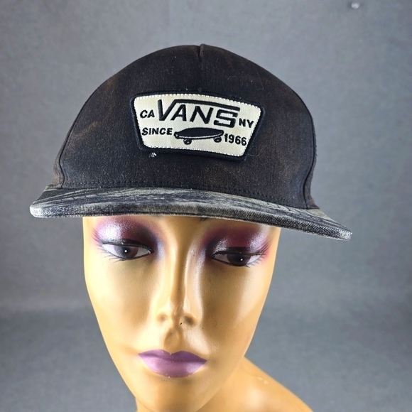 Vans Other - Vans Classic snapback, one size fits all ball cap.. Sew on patch!